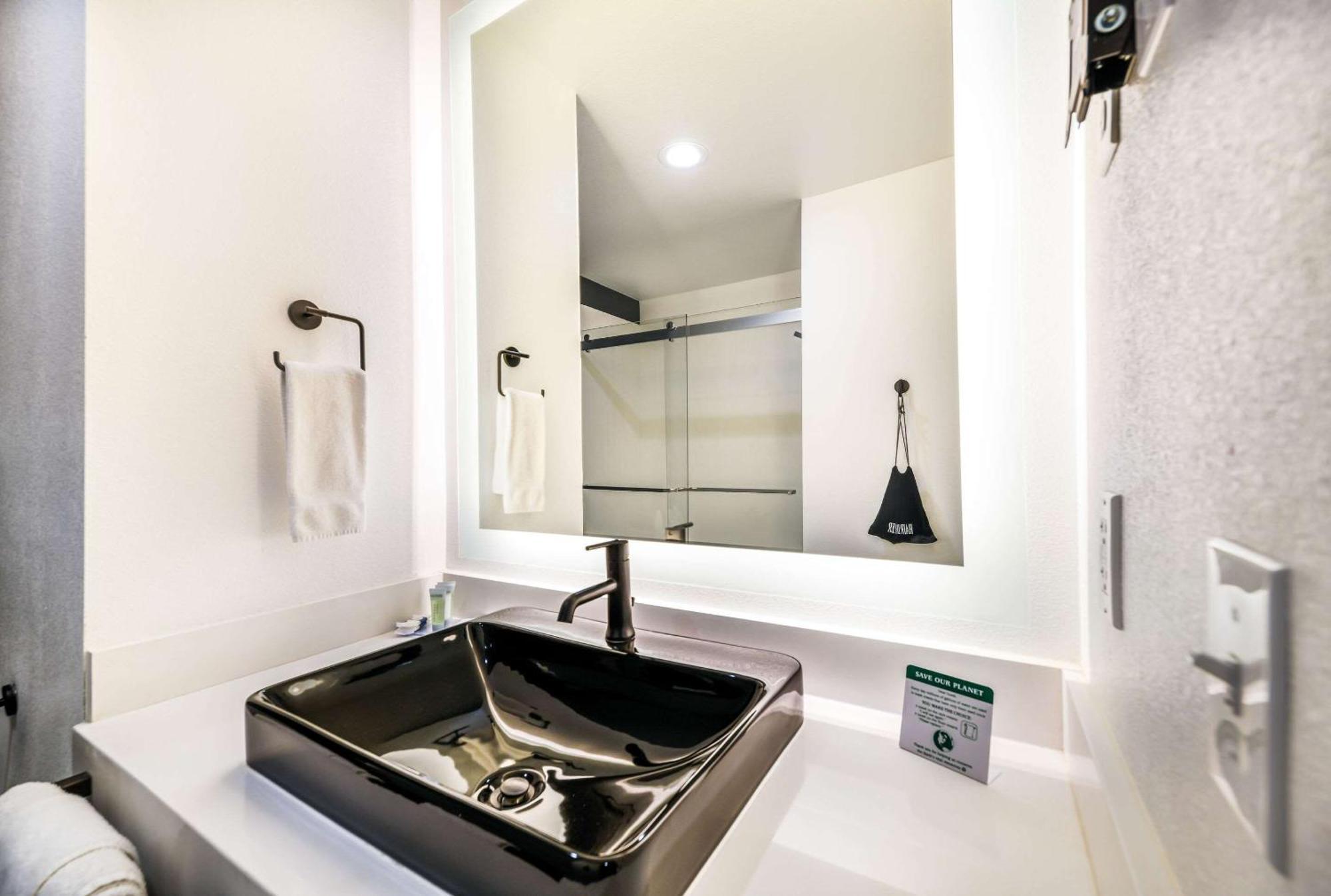 Hy-Lo Hotel, Ascend Hotel Collection Calera 외부 사진